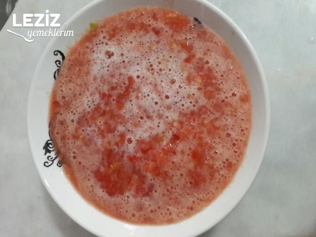 Sütsüz Tereyağlı Domates Çorbası