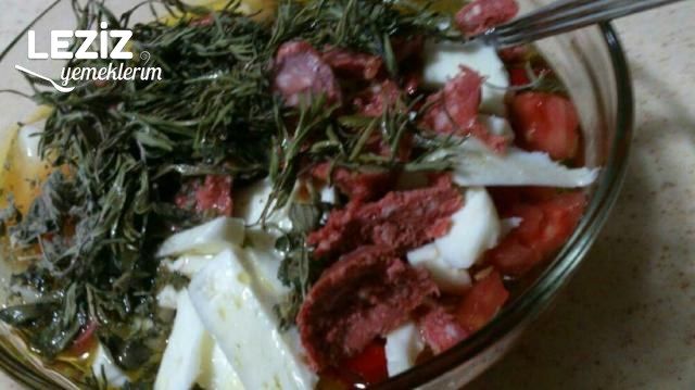 Çok Kolay Domatesli Pizza