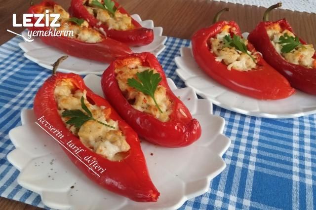 Kırmızı Biber Çanağında Kremalı Tavuk Tarifi