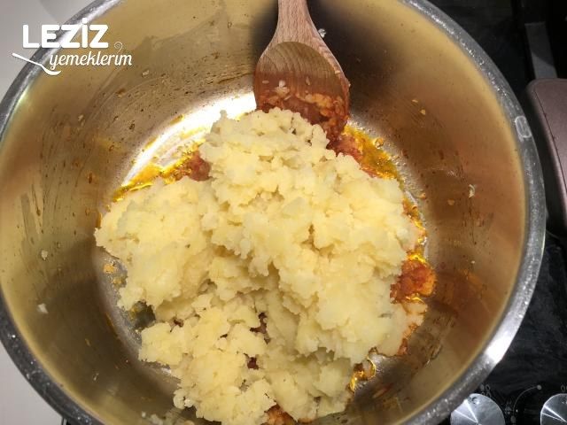 Sirkeli Patatesli Çıtır Börek