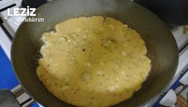 Peynirli Zeytinli Omlet