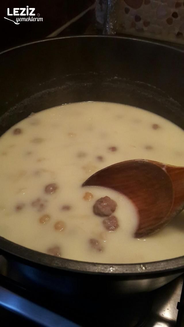 Terbiyeli Köfteli Erişteli Çorba