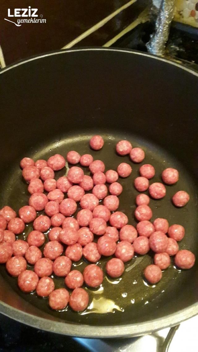 Terbiyeli Köfteli Erişteli Çorba