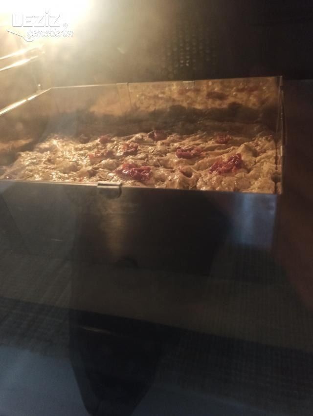 Focaccia Ekmeği Tarifi (Kuru Domatesli Ekmek)