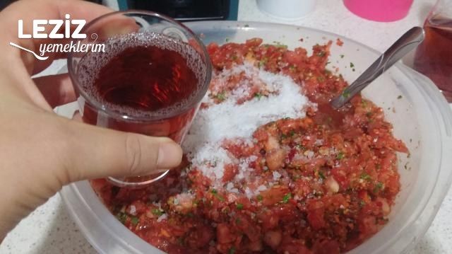 Kışlık Pişirmeden (Çiğden) Acılı Ezme Tarifi