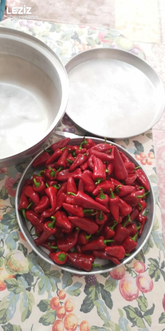 Yağlı Kırmızı Acı Biber Turşusu
