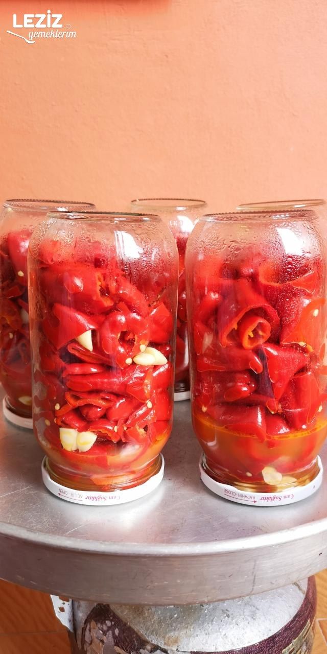 Yağlı Kırmızı Acı Biber Turşusu