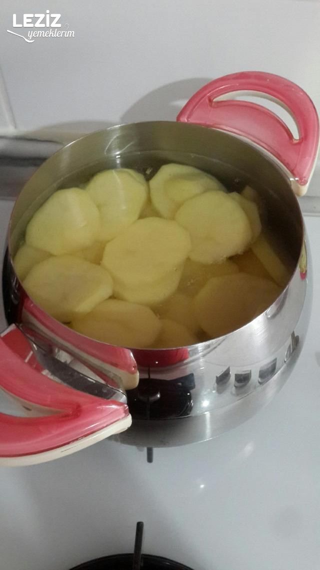 Az Malzemeli Patates Köftesi