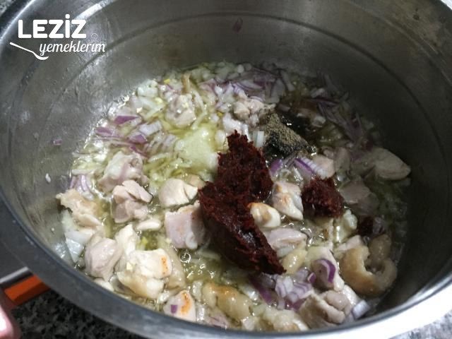 Tavuklu Kuru Fasulye Tarifi