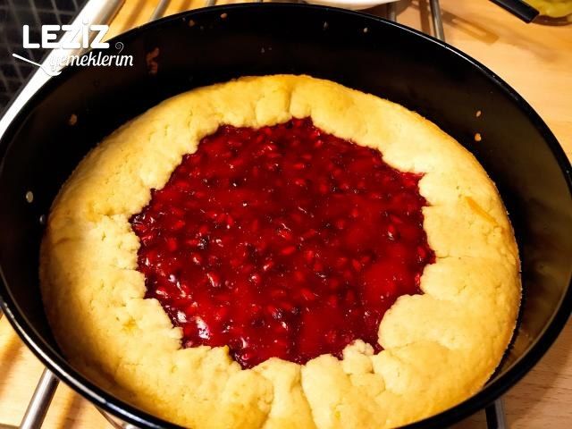 Kek Kalıbında Narlı Kurabiye Tart (Muhteşem)