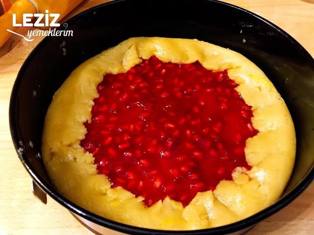 Kek Kalıbında Narlı Kurabiye Tart (Muhteşem)