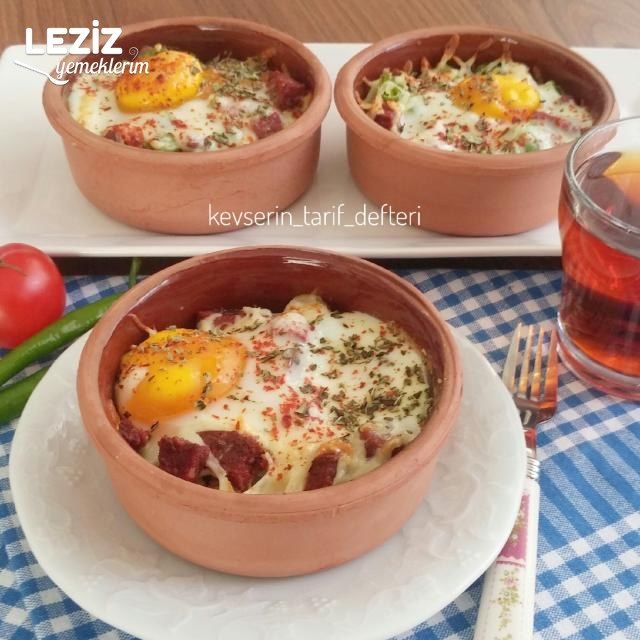 Fırında Güveçlerde Nefis Kahvaltılık