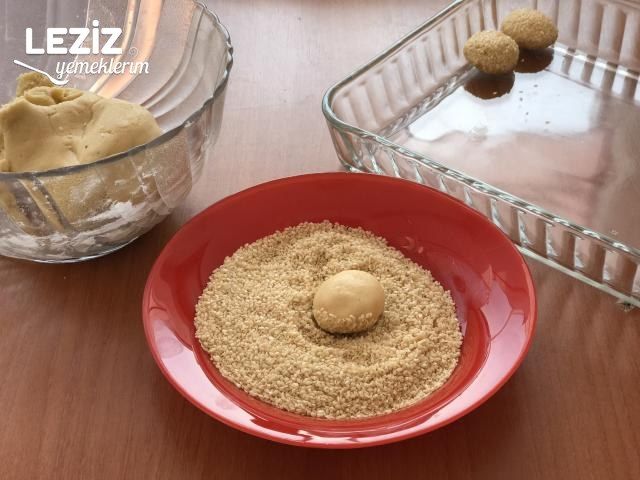 Nefis Susamlı Şekerpare Tarifi