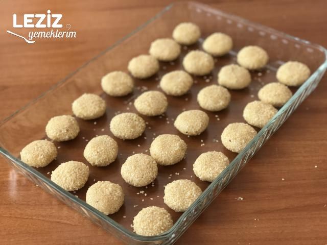 Nefis Susamlı Şekerpare Tarifi