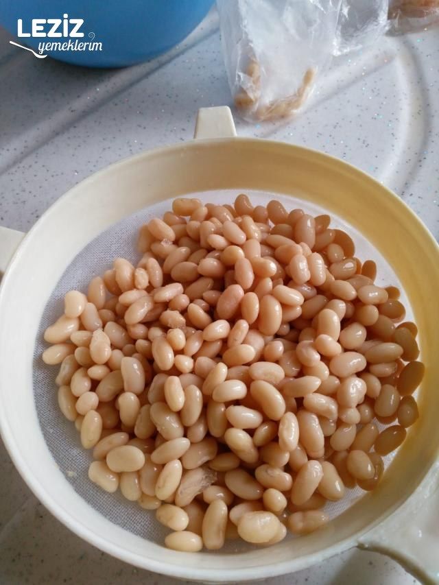 Etli Kuru Fasülye Yemeği