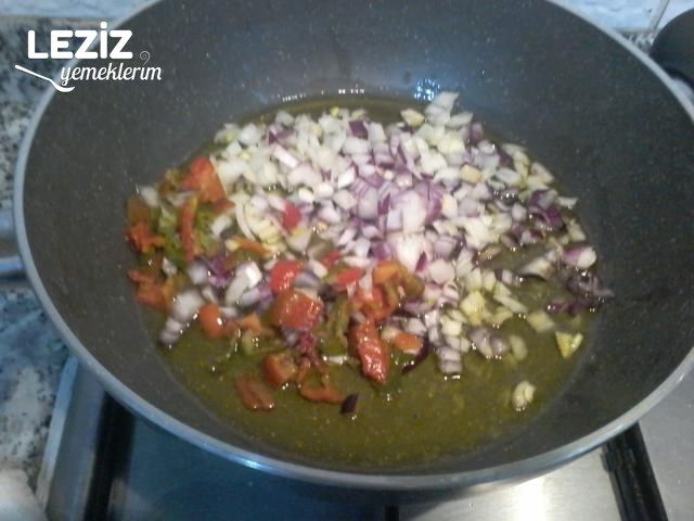 Yumurtalı Soslu Makarna