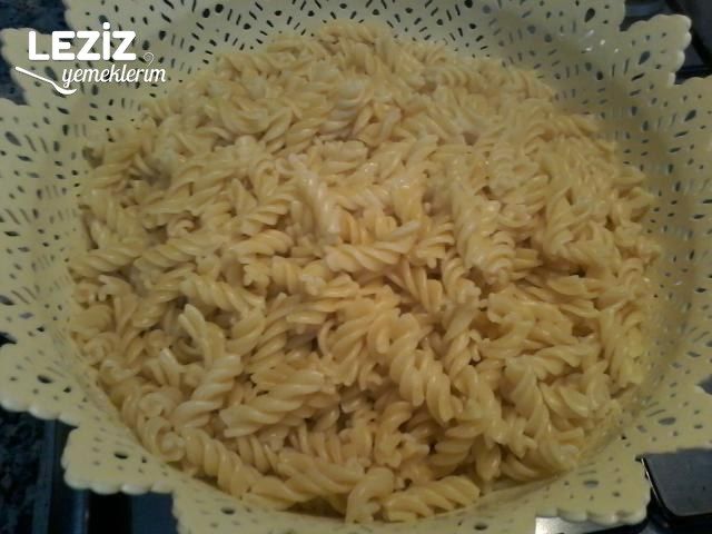 Yumurtalı Soslu Makarna