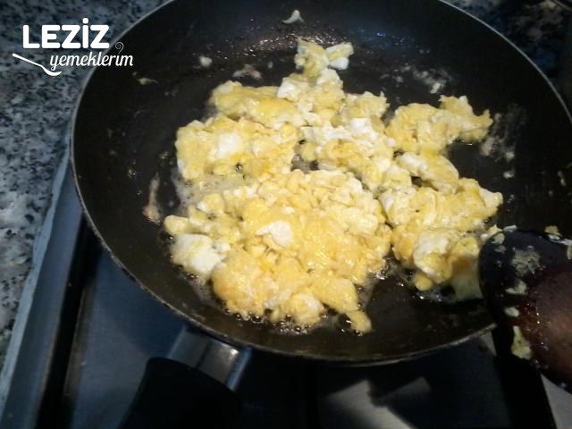 Yumurtalı Soslu Makarna