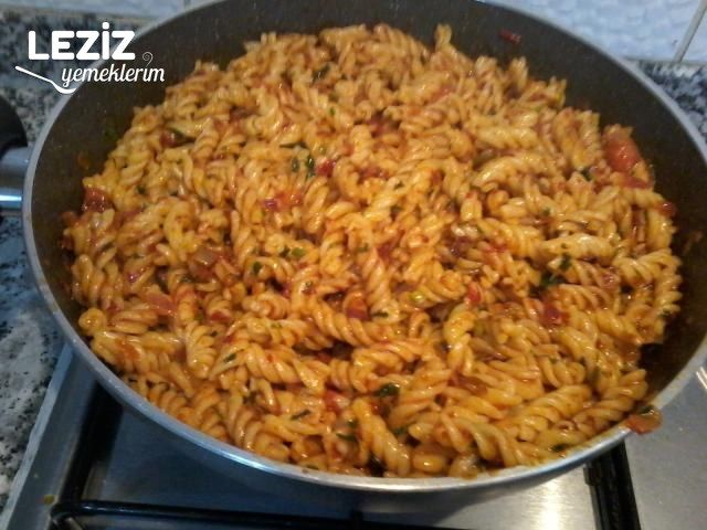 Yumurtalı Soslu Makarna