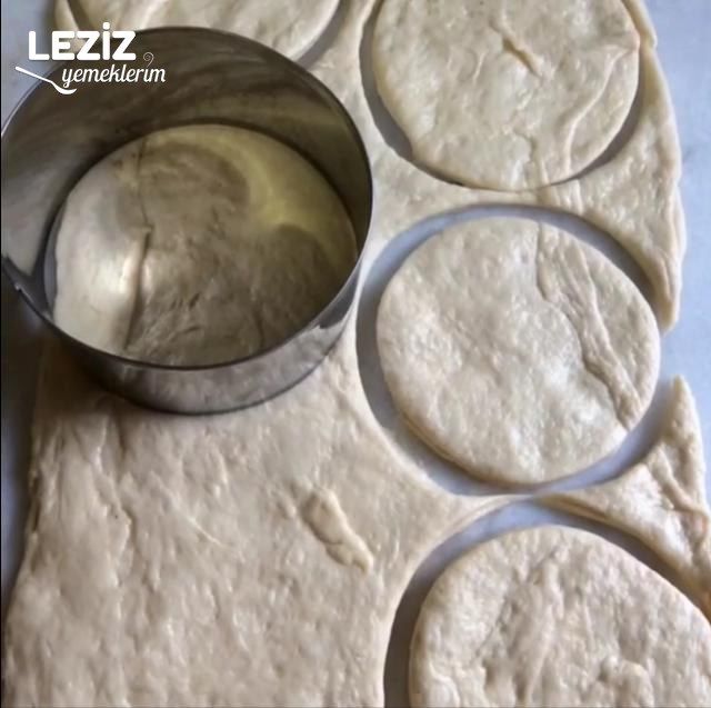 Çökelekli Susamlı Ekmek