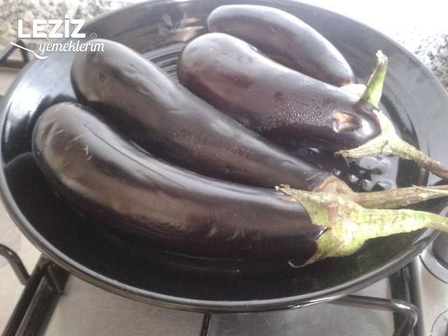 Közlenmiş Patlıcan Salatası Tarifi