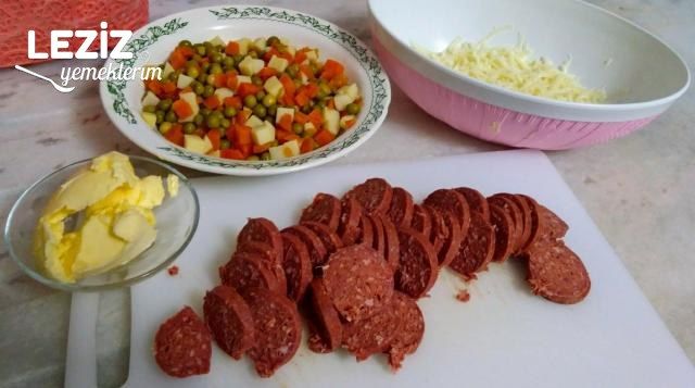 Fırında Kahvaltılık Sucuklu Patates