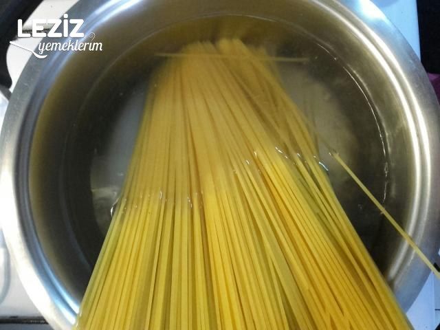 Beşamel Soslu Kaşarlı Fırında Makarna