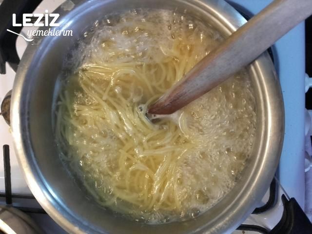 Beşamel Soslu Kaşarlı Fırında Makarna