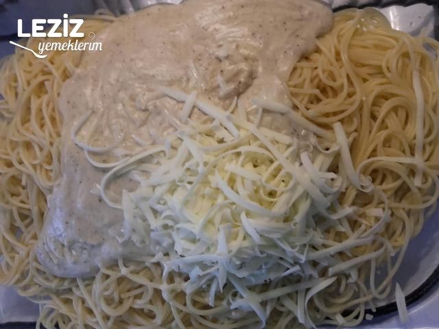 Beşamel Soslu Kaşarlı Fırında Makarna