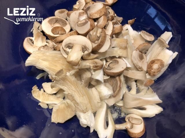 Yoğurt Soslu Kekikli Mantar Sote
