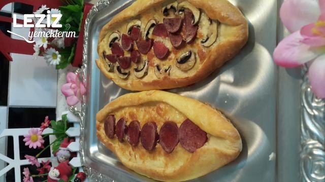 Kaşarlı Sucuklu / Mantarlı Pide