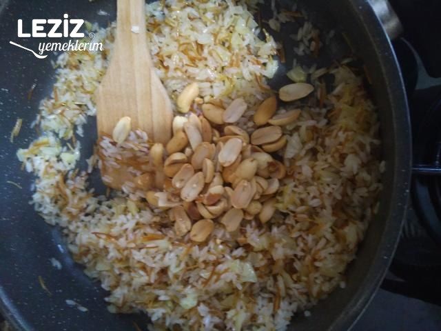 Yer Fıstığı Ve Narlı Pilav