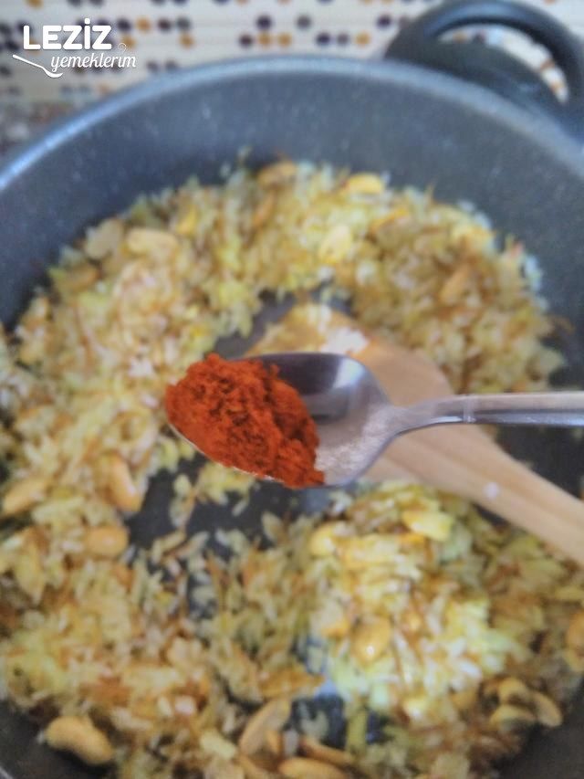 Yer Fıstığı Ve Narlı Pilav