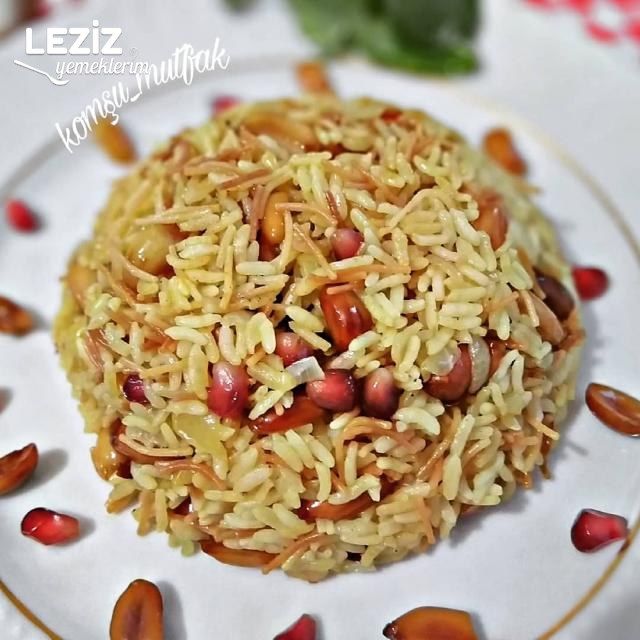 Yer Fıstığı Ve Narlı Pilav