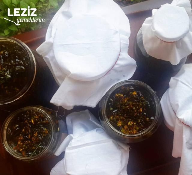 Her Derde Deva Sarı Kantaron Yağının Yapılışı