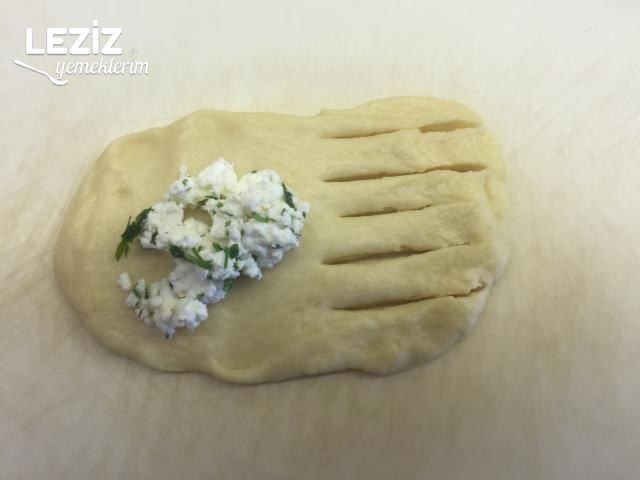 Peynirli Puf Şerit Poğaça