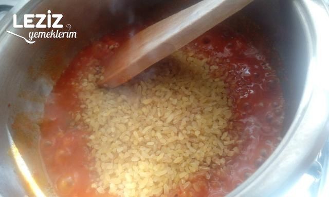 Domatesli Bulgur Pilavının Yapımı