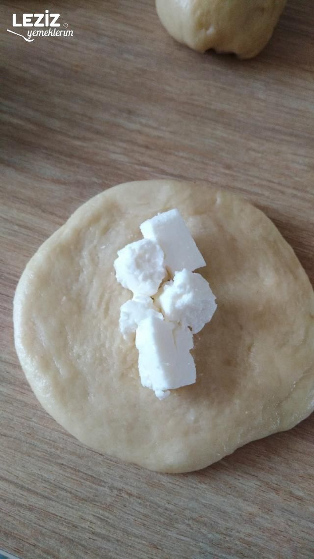 Peynirli Poğaça (Mayalı)