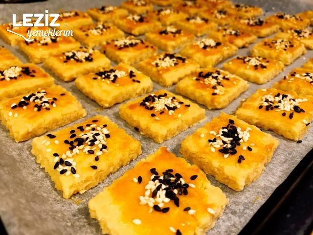 Ağızda Dağılan Kıyır Kıyır Tuzlu Kurabiye