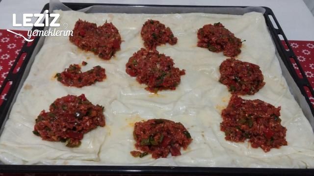 Nefis Lahmacun Böreği Tarifi