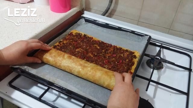 Nefis Lahmacun Böreği Tarifi
