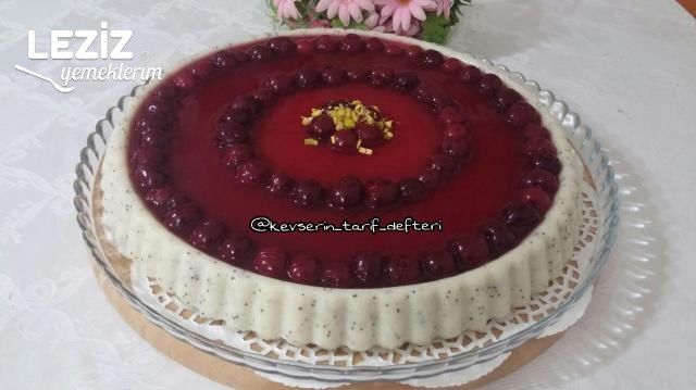 Vişneli Haşhaşlı İrmik Tatlısı