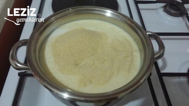 Vişneli Haşhaşlı İrmik Tatlısı