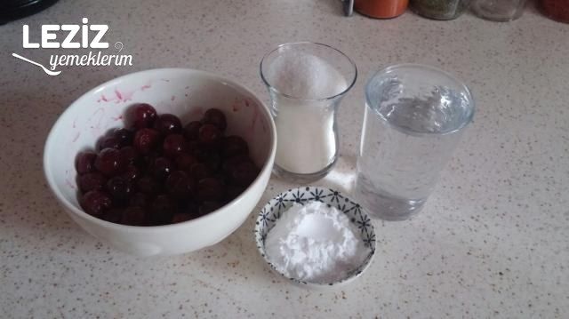 Vişneli Haşhaşlı İrmik Tatlısı