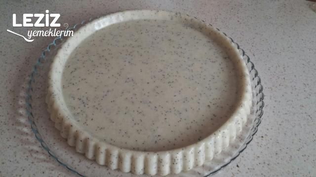 Vişneli Haşhaşlı İrmik Tatlısı