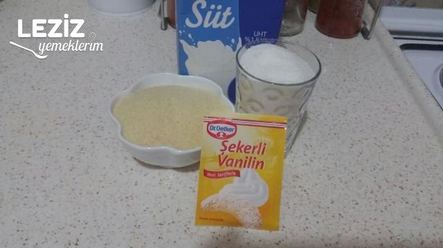 Vişneli Haşhaşlı İrmik Tatlısı