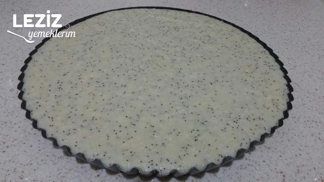 Vişneli Haşhaşlı İrmik Tatlısı