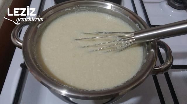 Vişneli Haşhaşlı İrmik Tatlısı