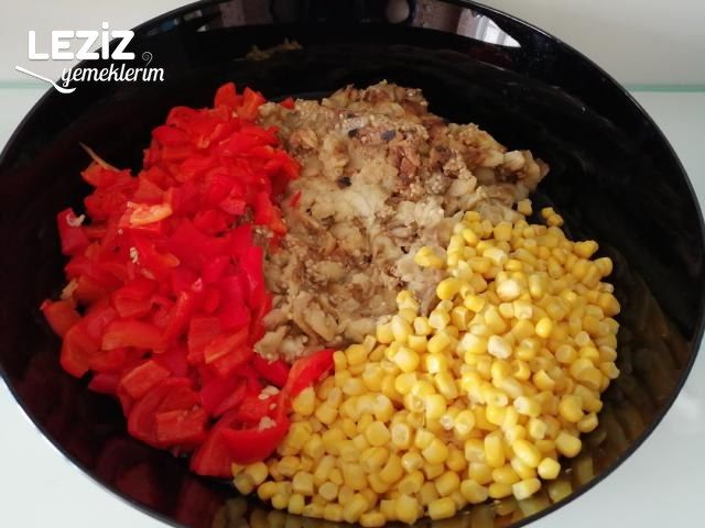 Yoğurtlu Közlenmiş Patlıcan Salatası