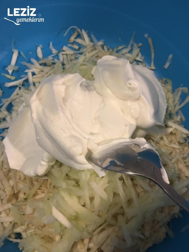 Yeşil Elmalı Kereviz Salatası